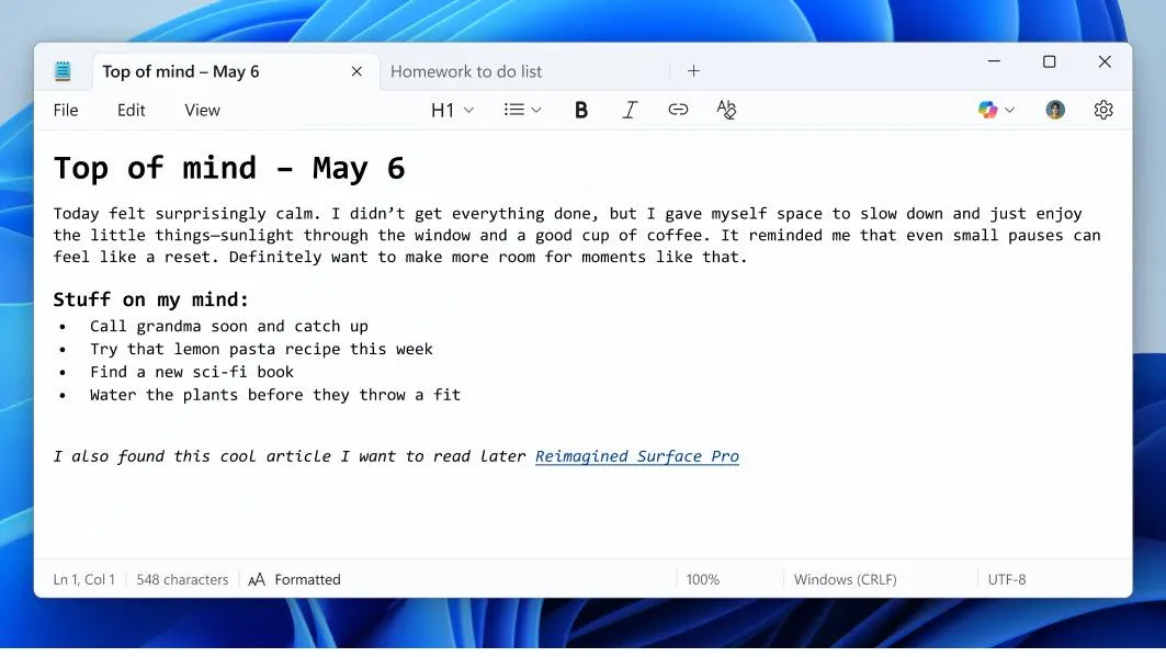 Giao diện Notepad hiển thị các tùy chọn định dạng văn bản như in đậm, in nghiêng, gạch chân và danh sách.