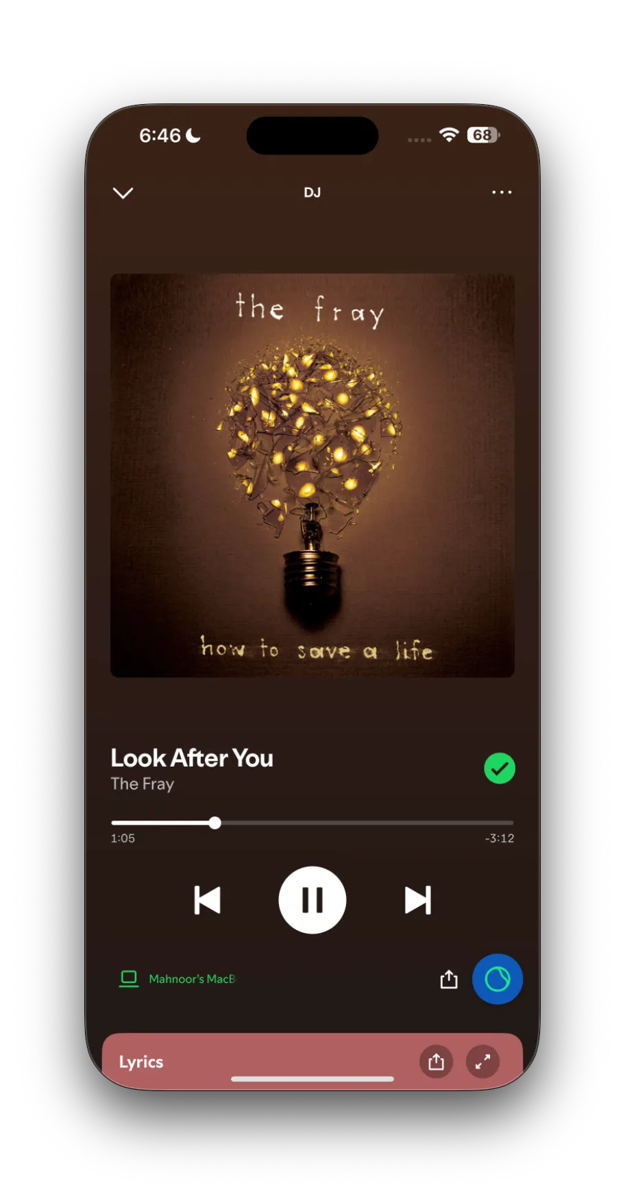 Giao diện phát nhạc trên Spotify với bài &quot;Look After You&quot; của The Fray, kèm nút DJ ảo ở góc dưới bên phải.