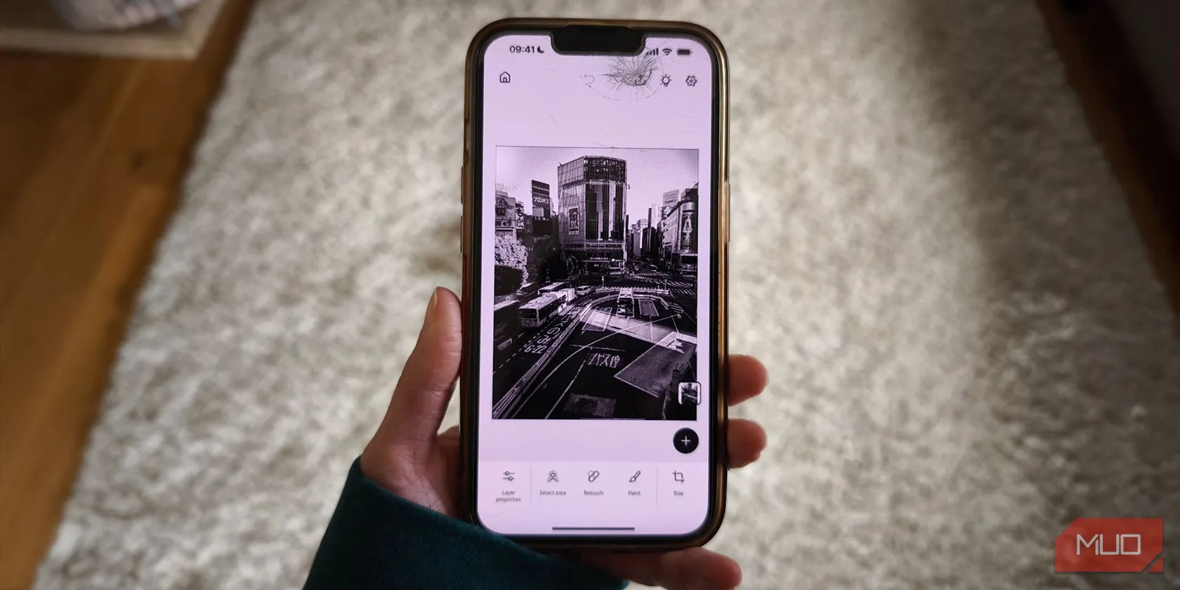Giao diện Photoshop Mobile trên iPhone - Biểu tượng ứng dụng Adobe với giao diện người dùng trên màn hình điện thoại