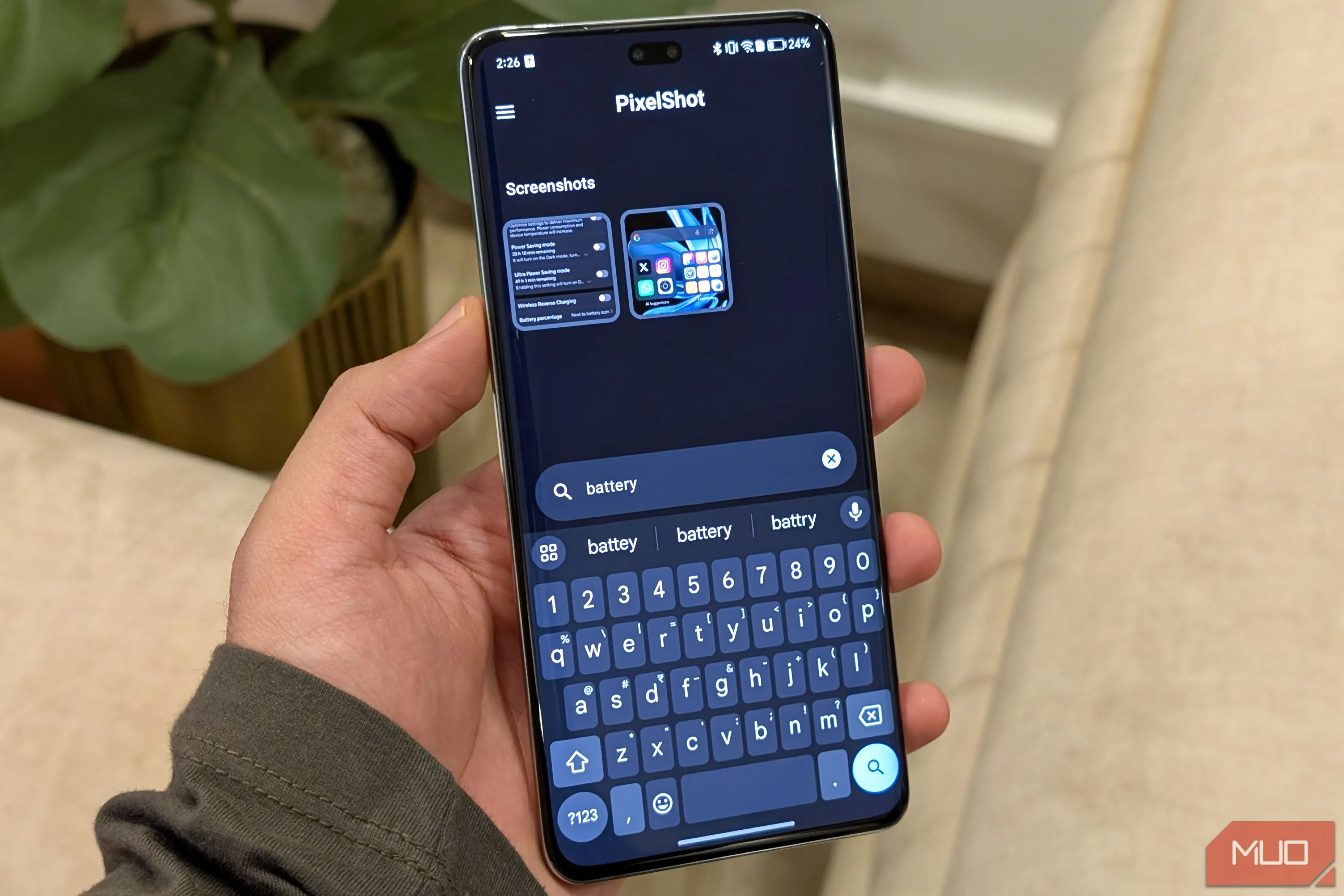 Giao diện PixelShot hiển thị kết quả tìm kiếm ảnh chụp màn hình liên quan đến phân tích pin