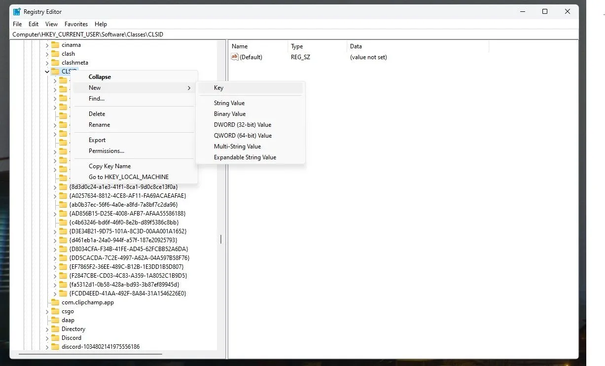 Giao diện Registry Editor đang tạo khóa mới cho menu chuột phải cổ điển trong Windows 11
