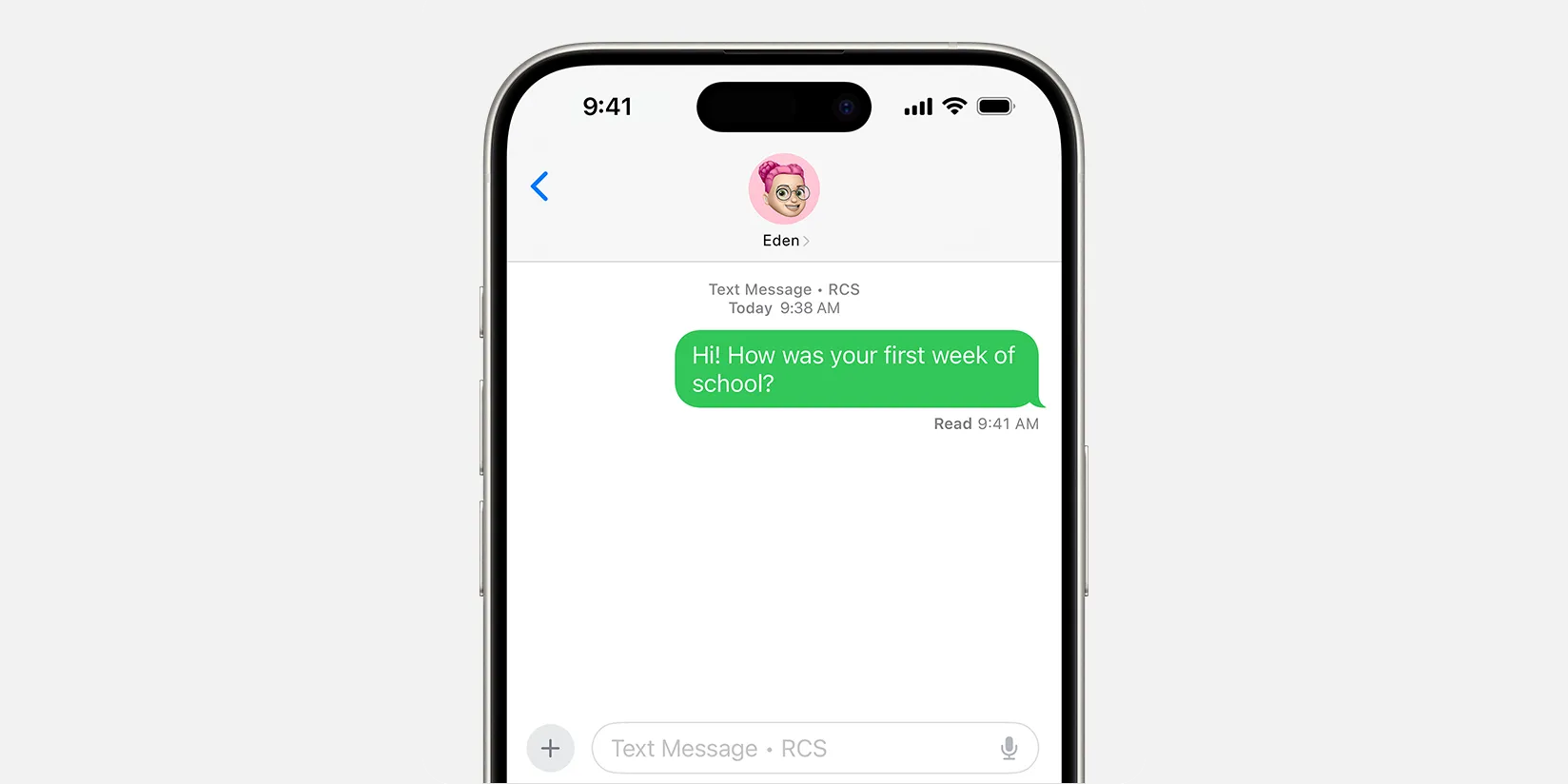 Giao diện tin nhắn RCS trên iPhone 15 chạy iOS 18 hiển thị bong bóng chat màu xanh lá