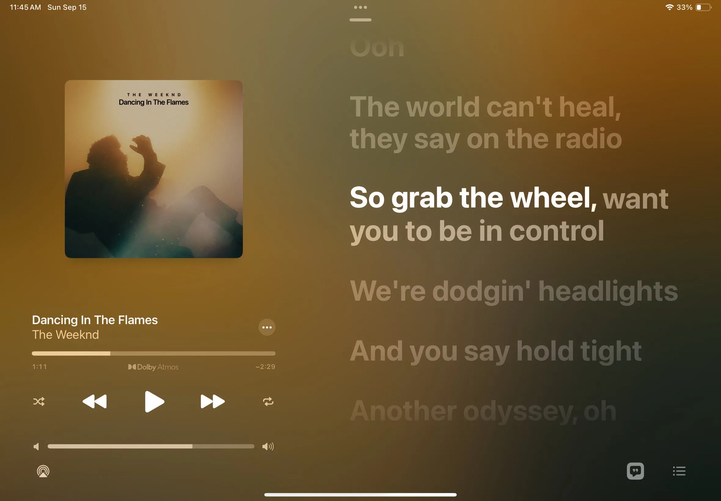 Giao diện tính năng Apple Music Sing hiển thị lời bài hát theo thời gian thực.