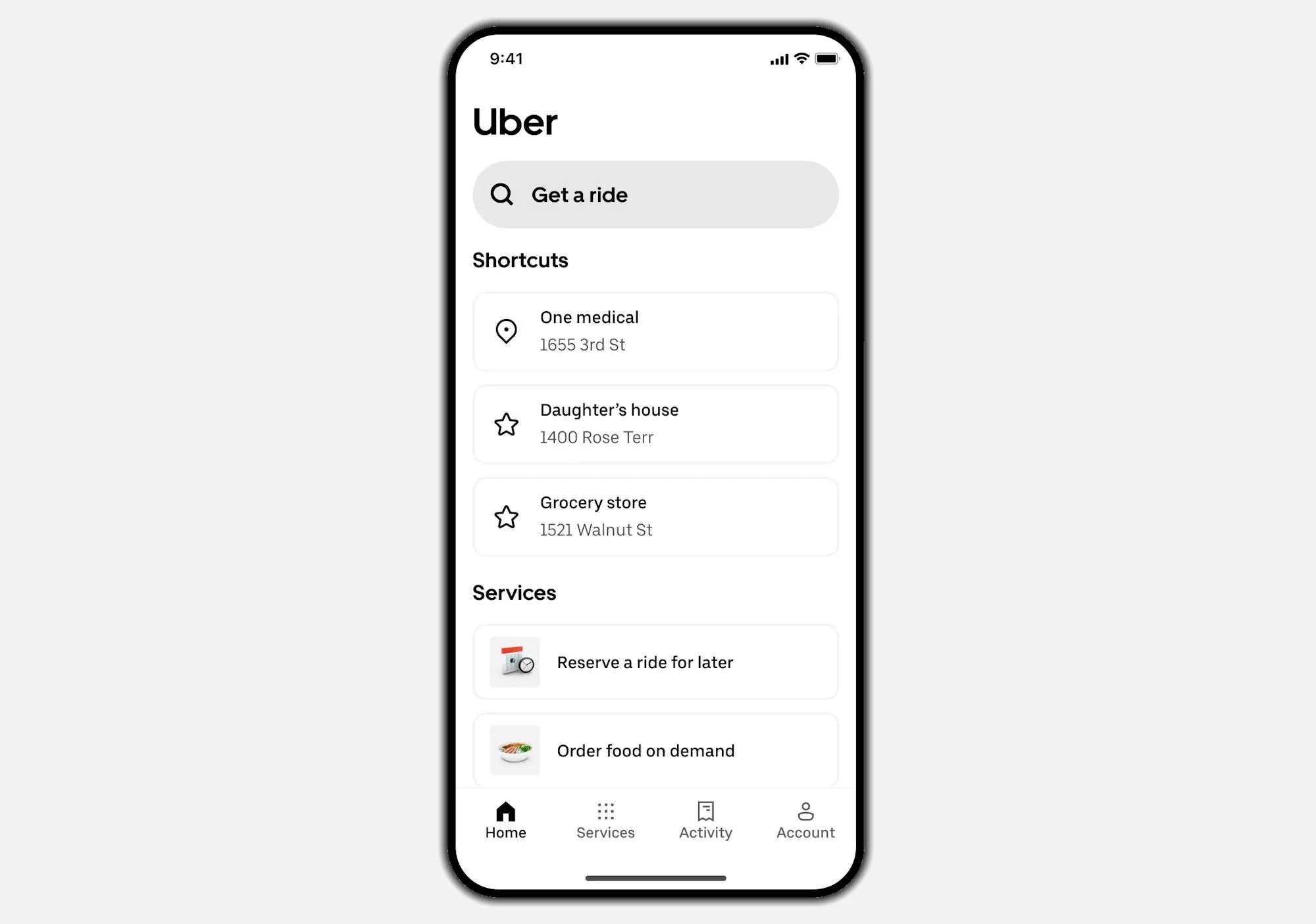 Giao diện Uber được đơn giản hóa, hiển thị các nút lớn và chữ to, dễ đọc hơn