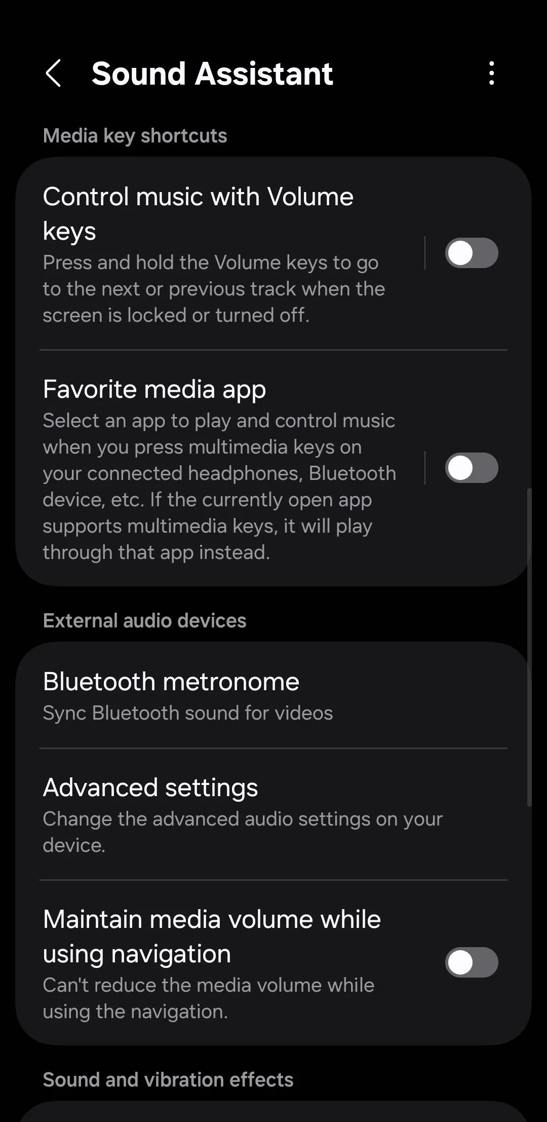 Giao diện ứng dụng Sound Assistant của Samsung hiển thị tùy chọn điều khiển nhạc bằng nút âm lượng.