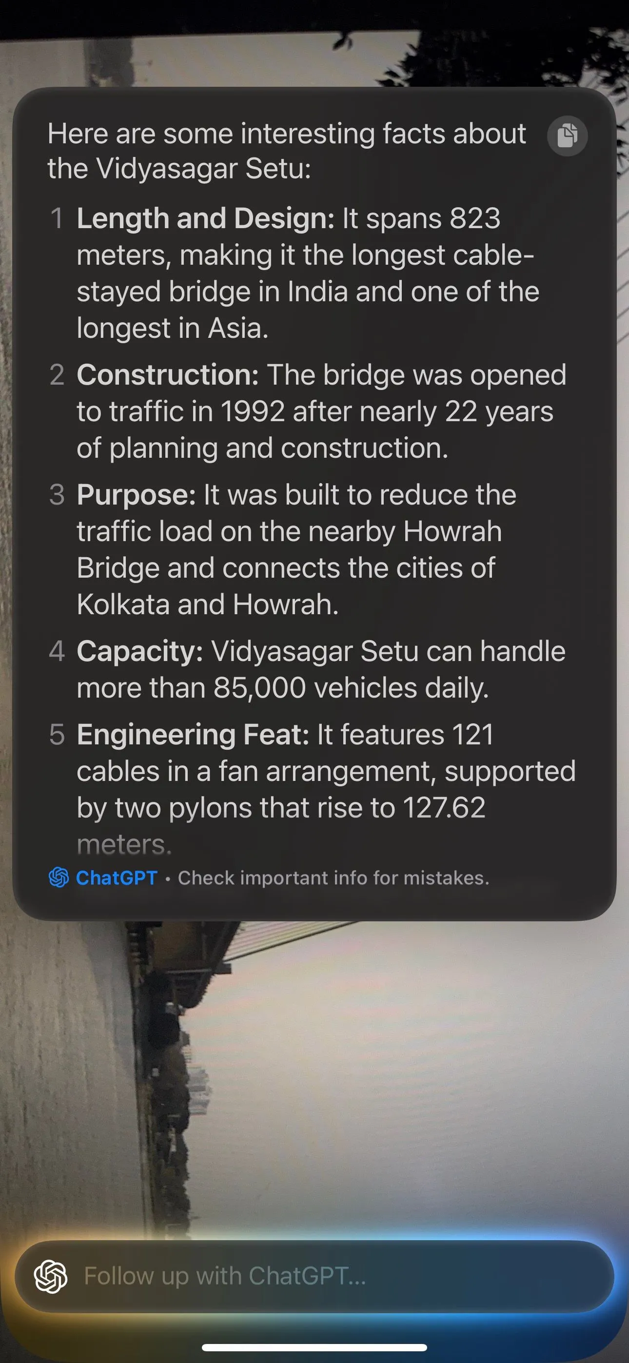 Giao diện Visual Intelligence trên iPhone hiển thị thông tin về một địa danh lịch sử sau khi người dùng chụp ảnh.