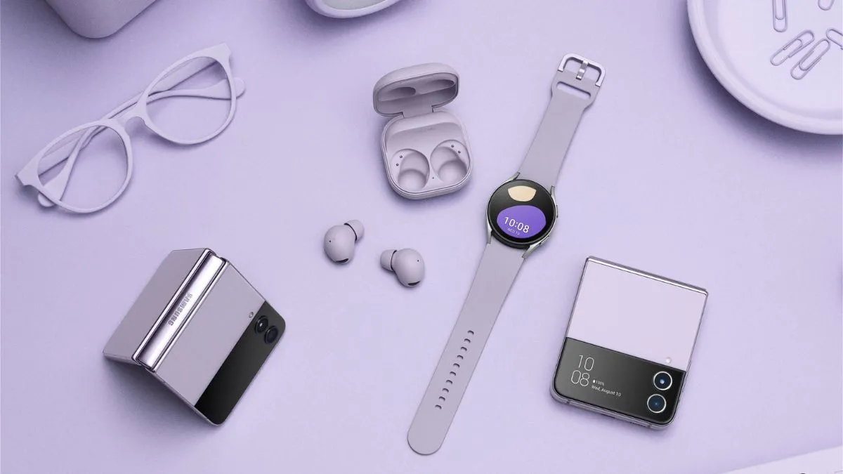 Hệ sinh thái thiết bị Samsung gồm Galaxy Z Flip4, Galaxy Watch5 Pro và Galaxy Buds2 Pro.