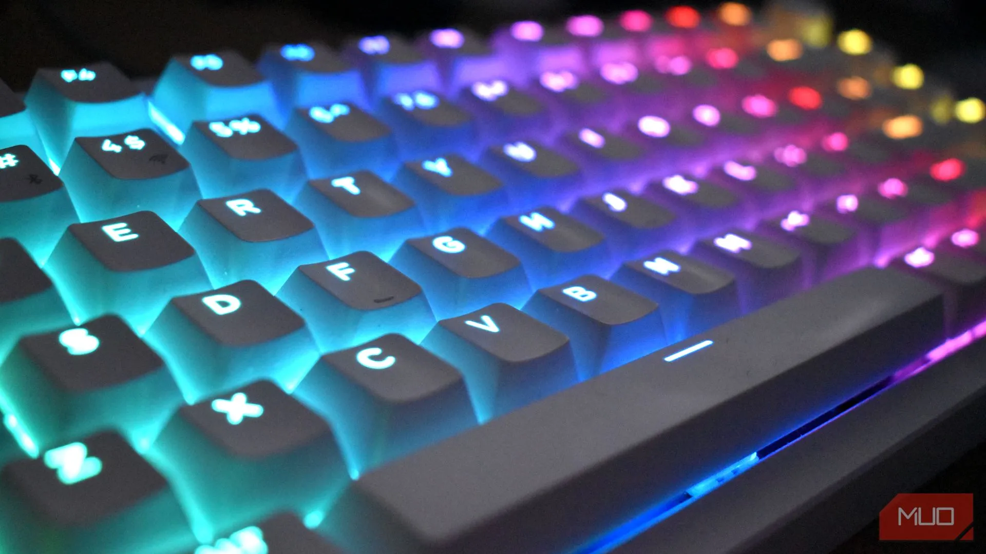 Hiệu ứng đèn nền RGB sống động trên bàn phím Lemokey P1 HE.