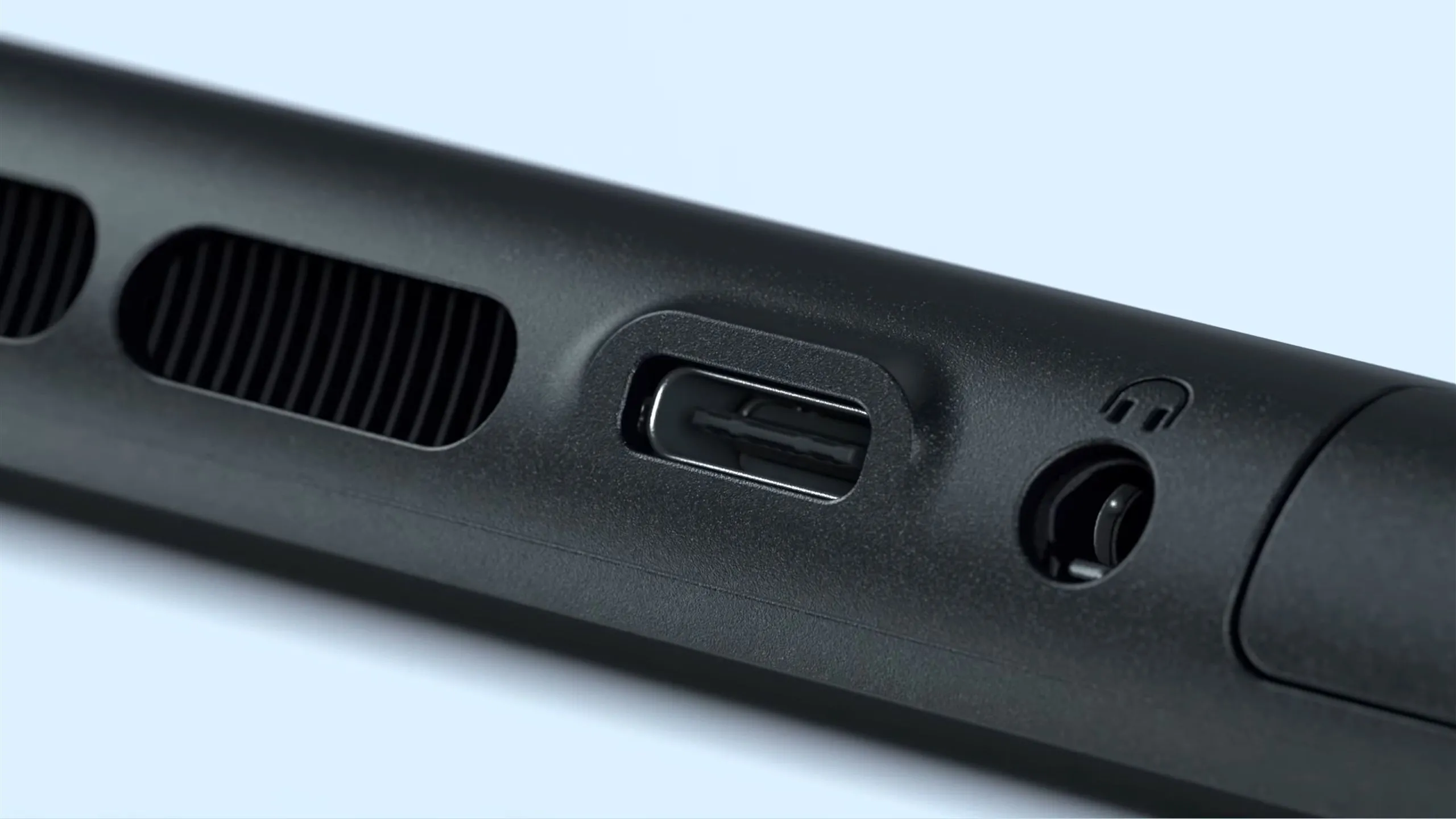 Hình ảnh cổng USB-C thứ hai được đặt ở cạnh trên của Nintendo Switch 2
