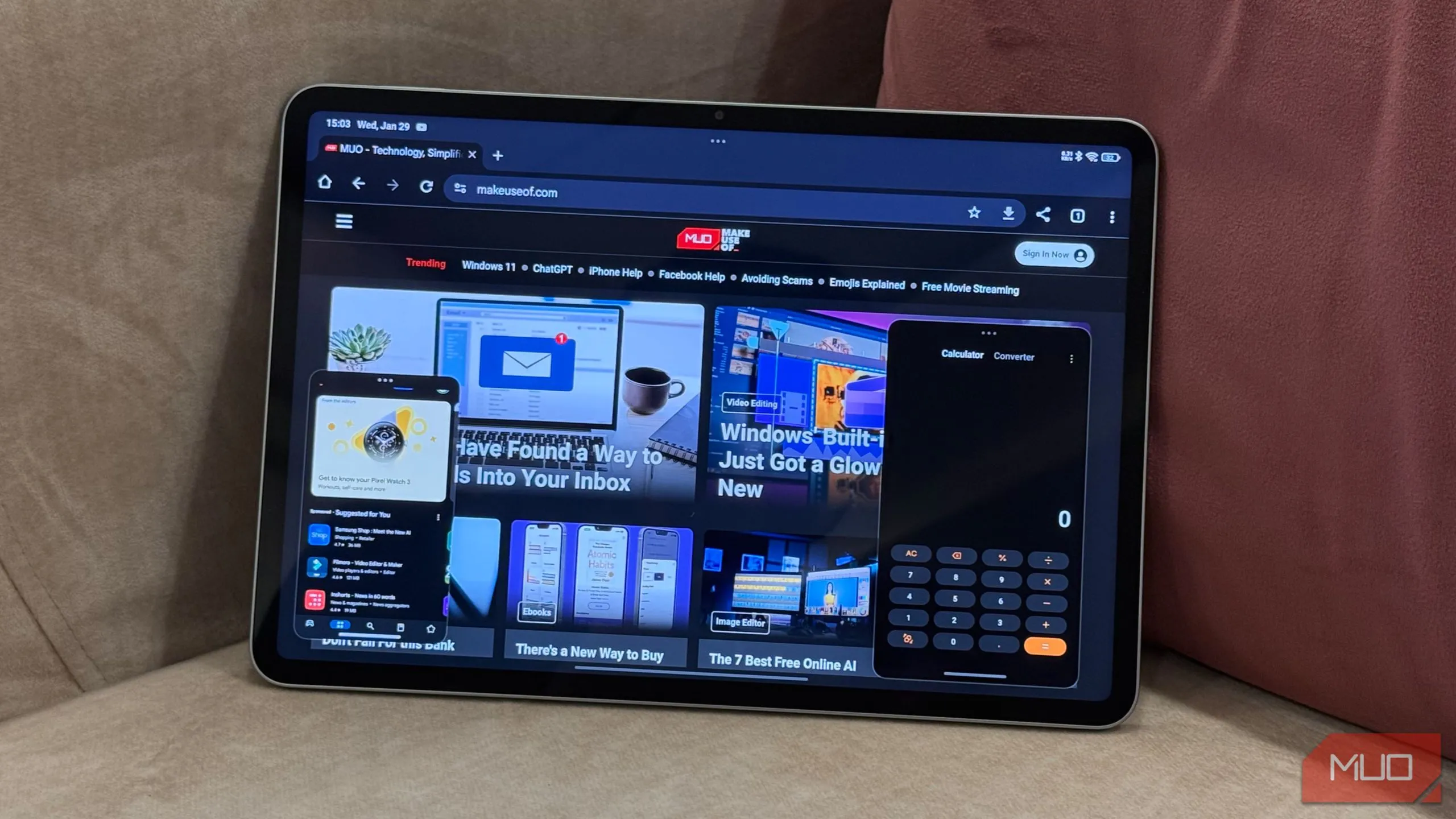 Hình ảnh minh họa tính năng đa nhiệm vượt trội của máy tính bảng Android, với các cửa sổ ứng dụng nổi trên Xiaomi Pad 7.