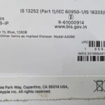 Hộp bán lẻ của iPhone với nhãn dán hiển thị số IMEI và các thông tin khác của thiết bị.