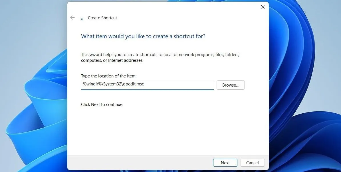 Hộp thoại Create Shortcut trên Windows 11 để tạo lối tắt cho Local Group Policy Editor trên màn hình nền
