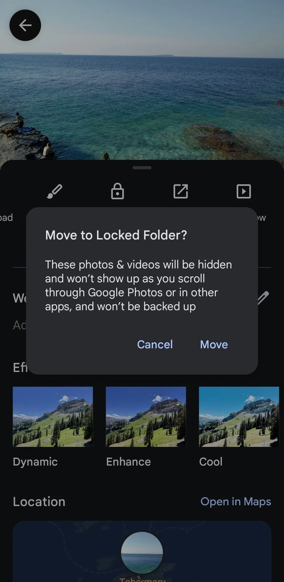 Hộp thoại xác nhận di chuyển ảnh vào Thư mục bị khóa trong ứng dụng Google Photos, tăng cường tính riêng tư.