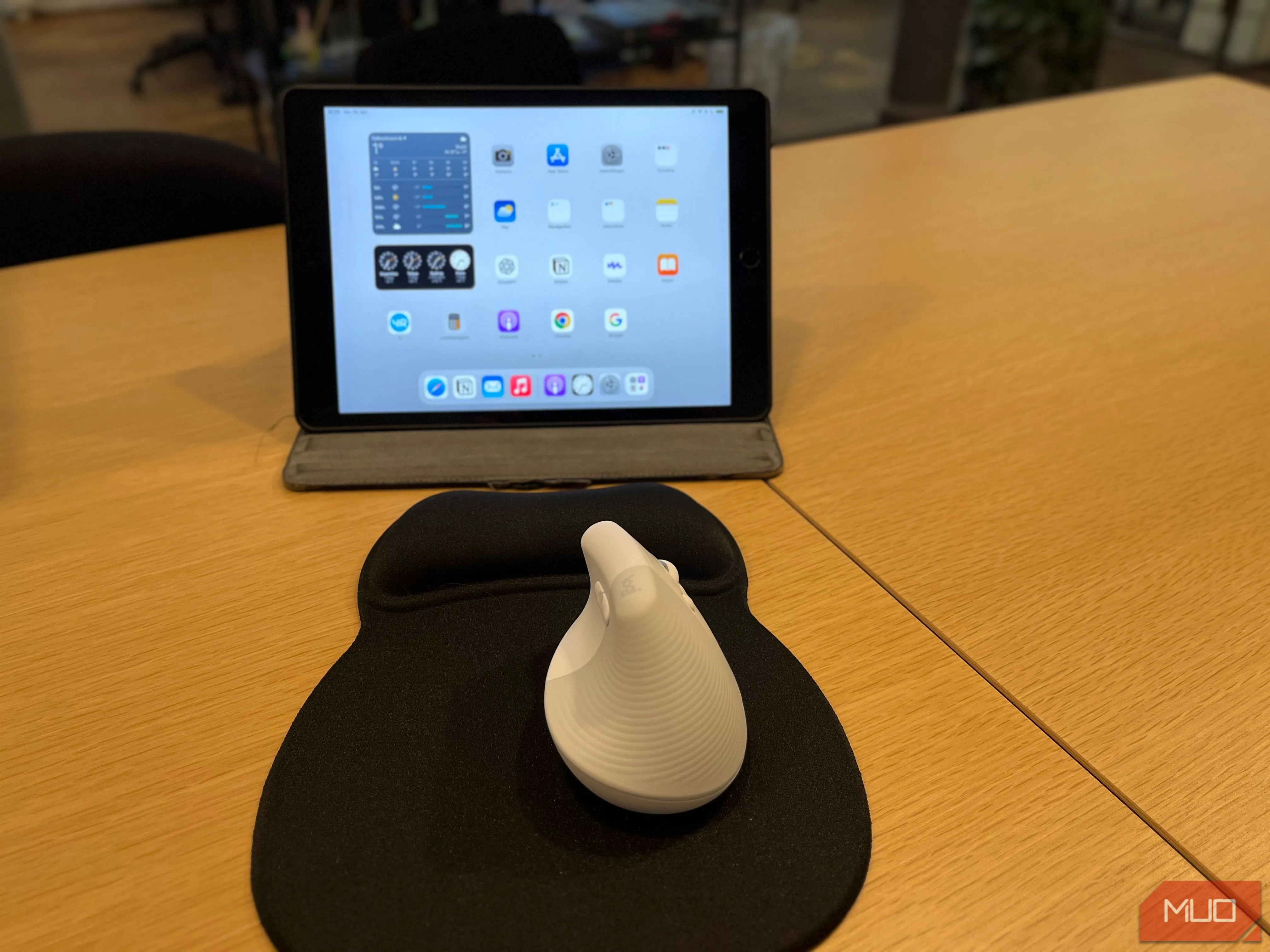Kết nối chuột không dây với iPad để duyệt web và làm việc hiệu quả