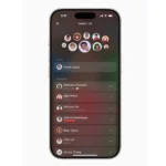 Khách mời đang xem danh sách sự kiện trong ứng dụng Apple Invites trên iPhone.