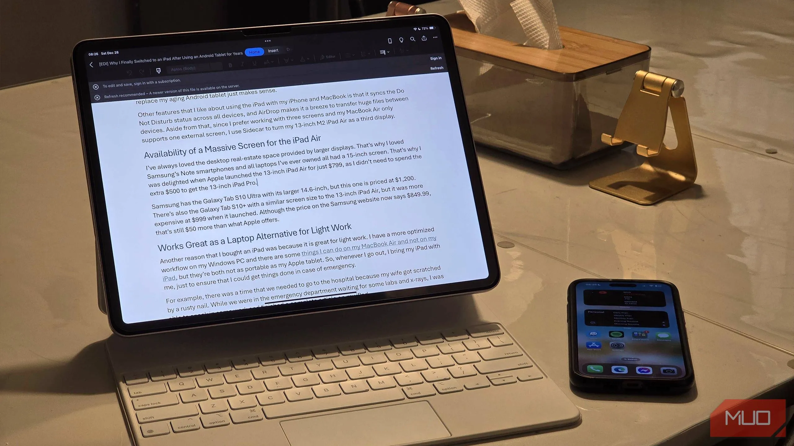 Làm việc trên iPad Air khi di chuyển, không có tại bàn làm việc chính