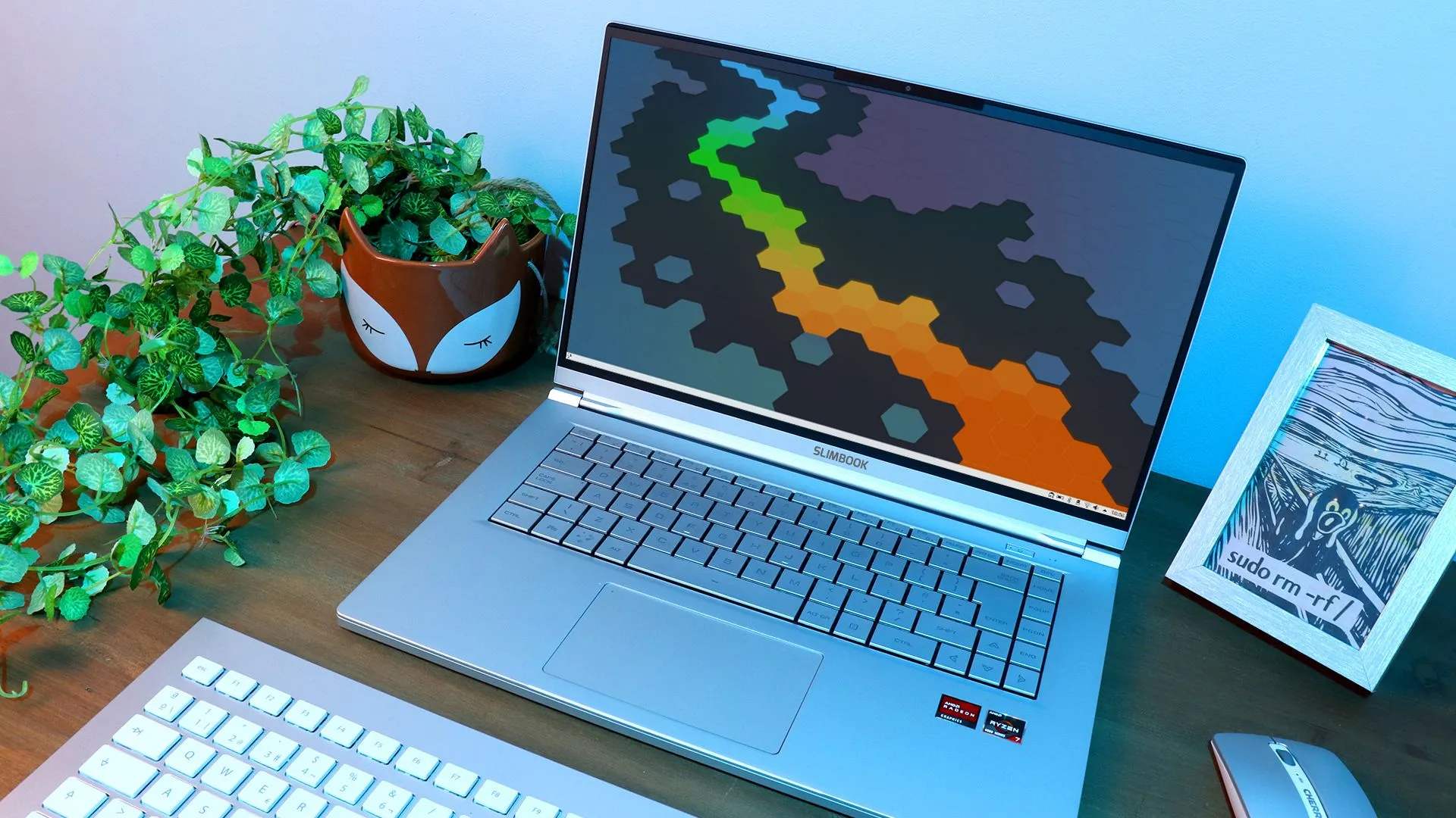 Laptop Slimbook siêu mỏng với thiết kế tối giản, minh họa hạn chế tản nhiệt.