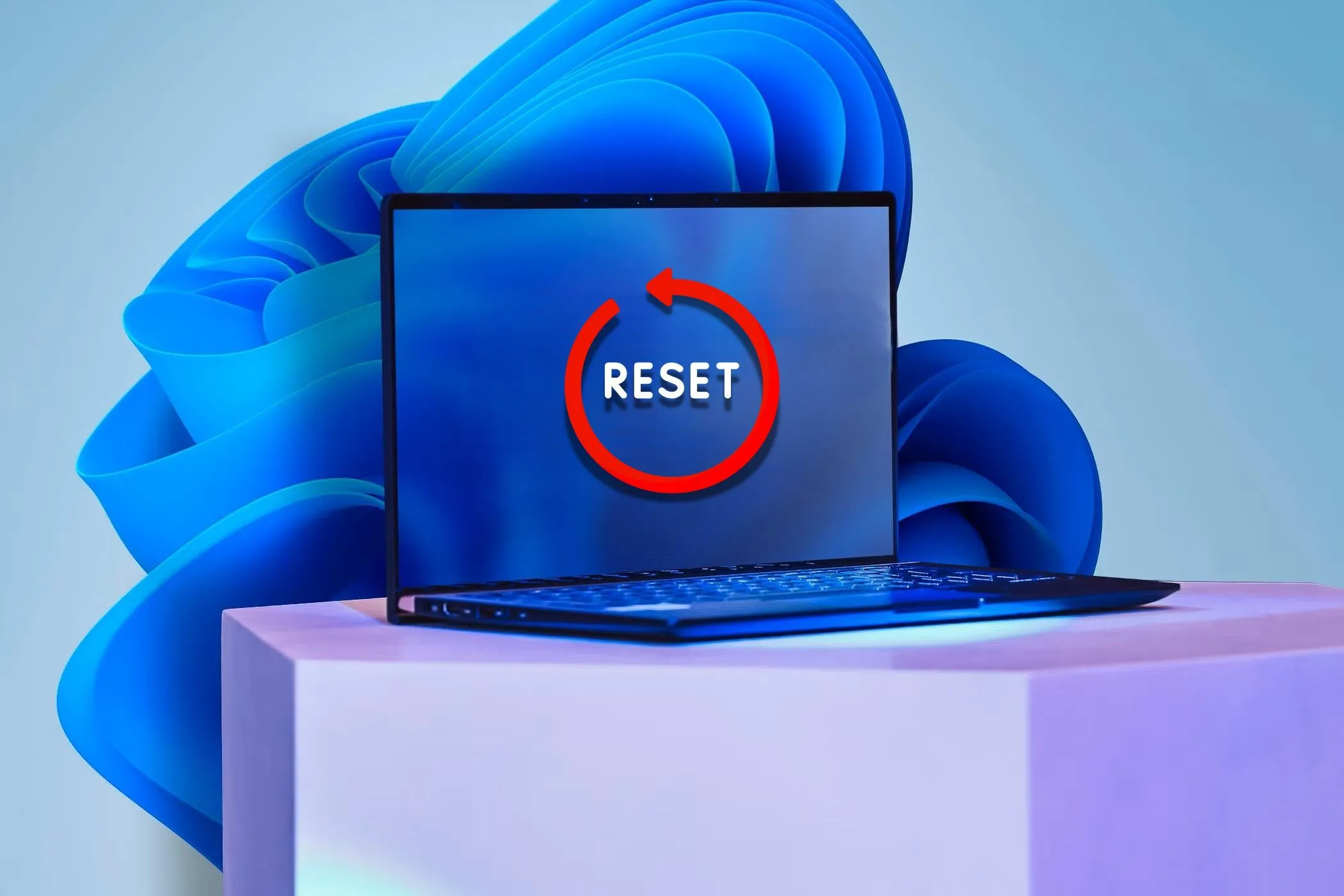 Laptop với nhãn dán &quot;Reset&quot; trên màn hình, tượng trưng cho giải pháp định dạng lại thiết bị khi malware tái nhiễm.