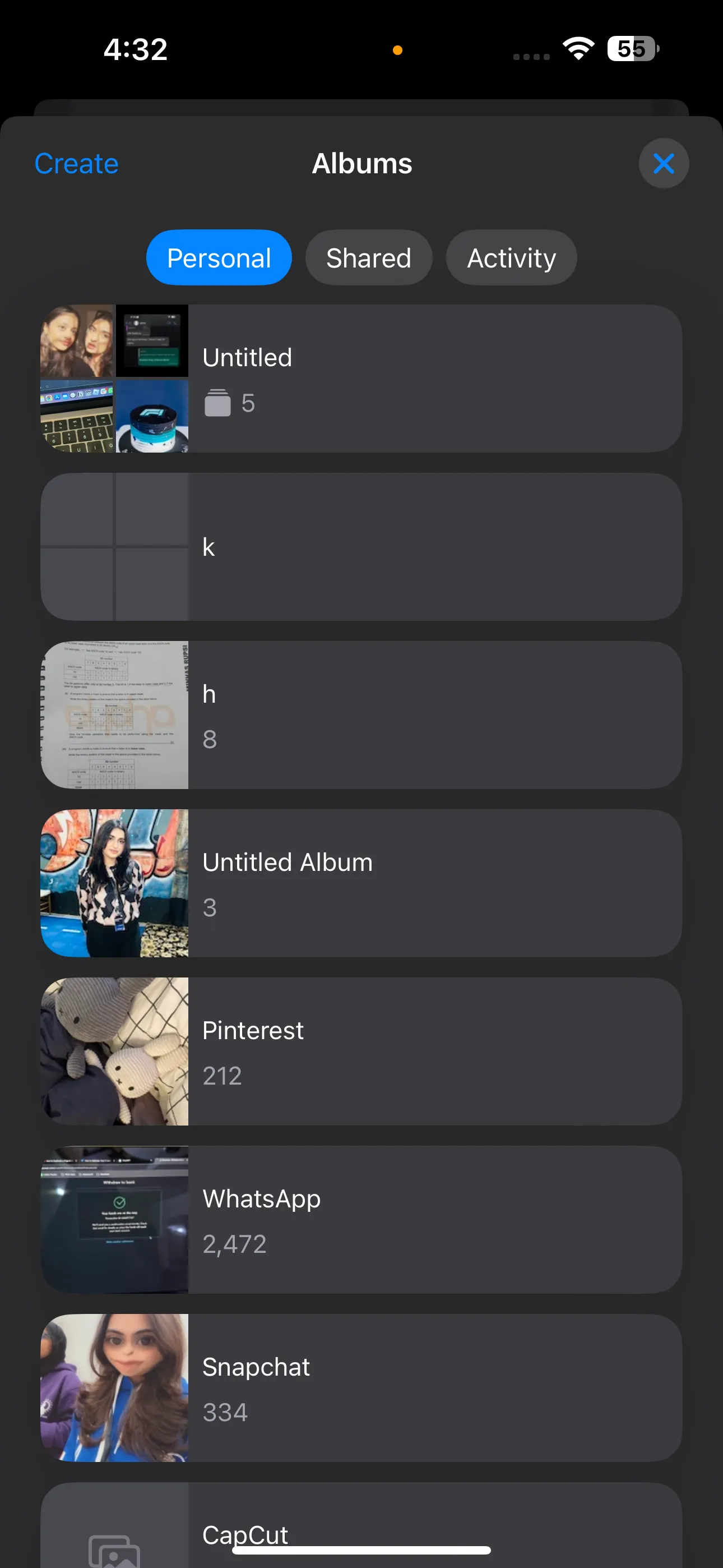 Màn hình Album trong ứng dụng Ảnh iPhone, hiển thị tùy chọn để thêm ảnh trực tiếp vào Album