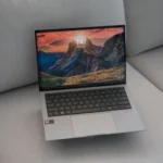 Màn hình ASUS Zenbook S 13 OLED hiển thị màu đen sâu và sống động