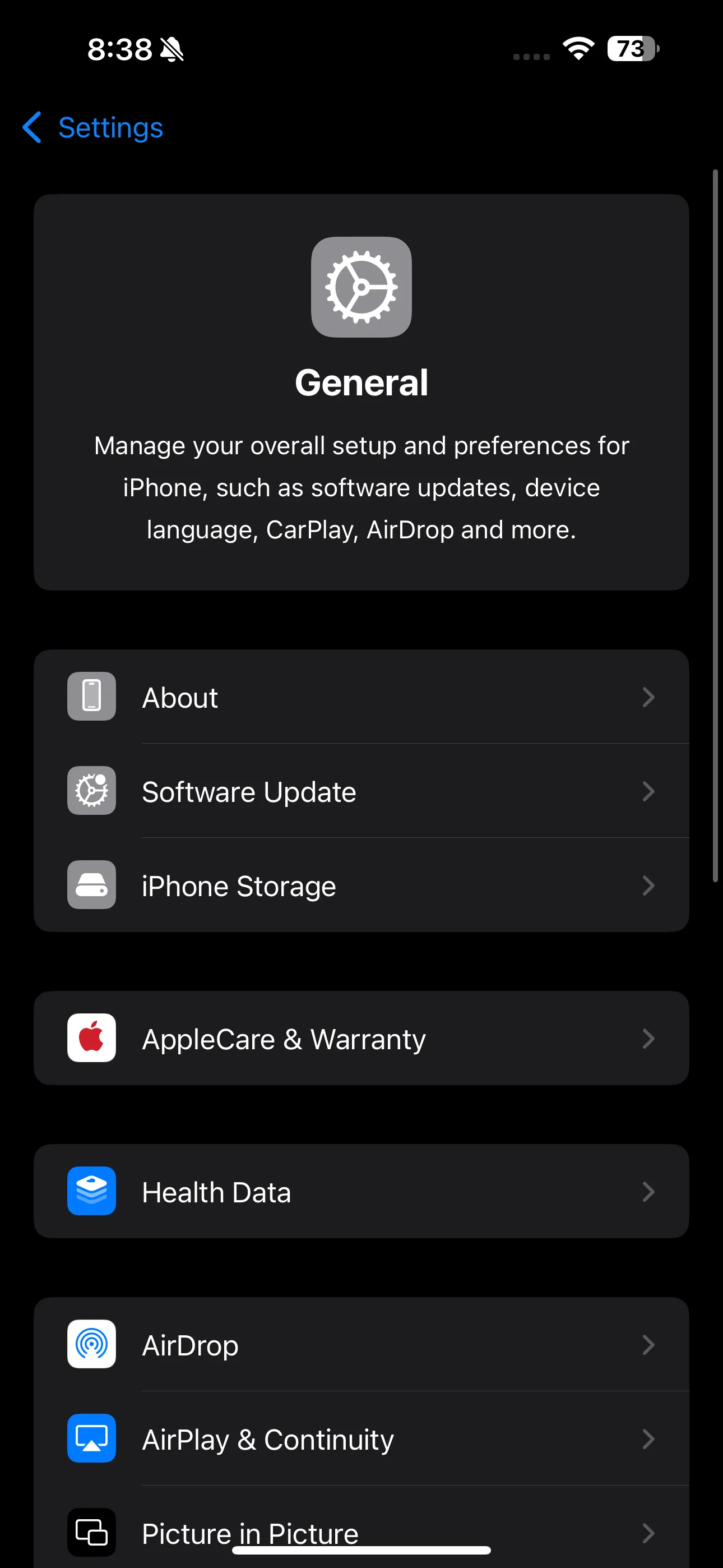 Màn hình Cài đặt chung trên iPhone, nơi người dùng có thể truy cập thông tin Dung lượng iPhone và kiểm tra dung lượng Apple Intelligence đã chiếm.