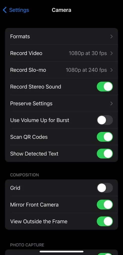 Màn hình cài đặt Định dạng trong Cài đặt Camera của iPhone, hiển thị tùy chọn bật Apple ProRAW.
