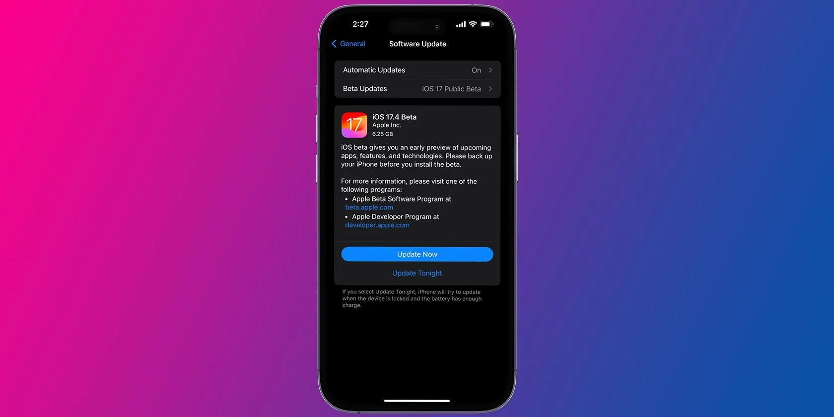 Màn hình cập nhật phần mềm iOS 17.4 trên iPhone, minh họa tầm quan trọng của việc cập nhật bảo mật.