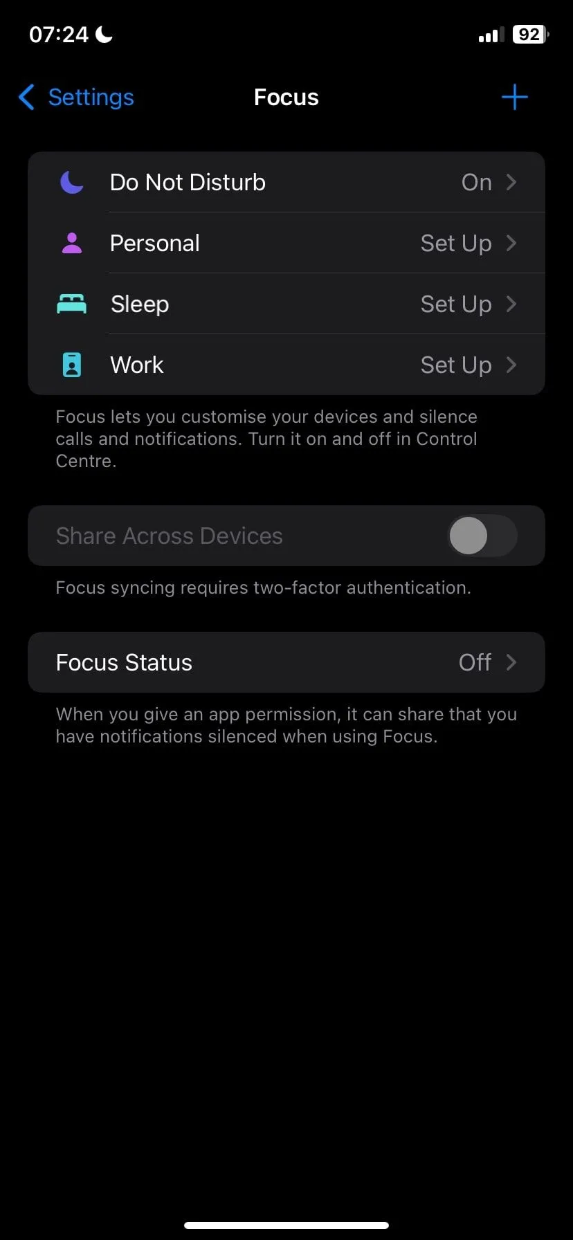 Màn hình Chế độ Tập trung trên iPhone hiển thị các tùy chọn như Không làm phiền, Cá nhân, Ngủ và Làm việc.