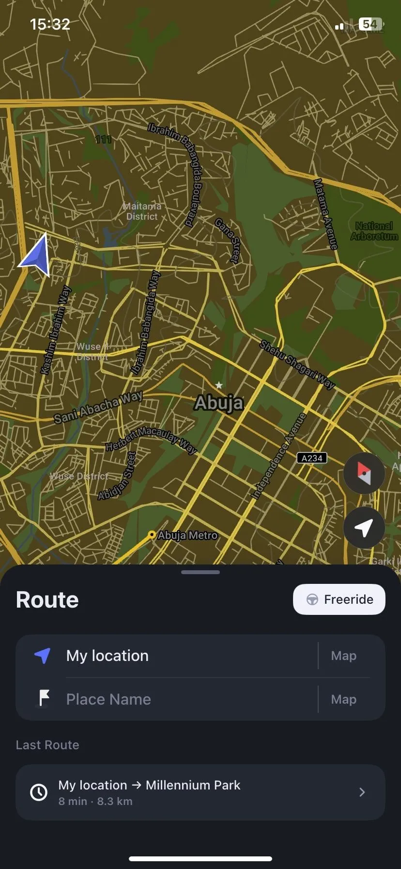 Màn hình chính của MAPS.ME hiển thị bản đồ chi tiết và các tùy chọn tìm kiếm.