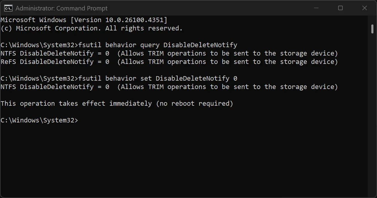 Màn hình Command Prompt với lệnh kiểm tra trạng thái tính năng TRIM cho ổ cứng NVMe SSD.