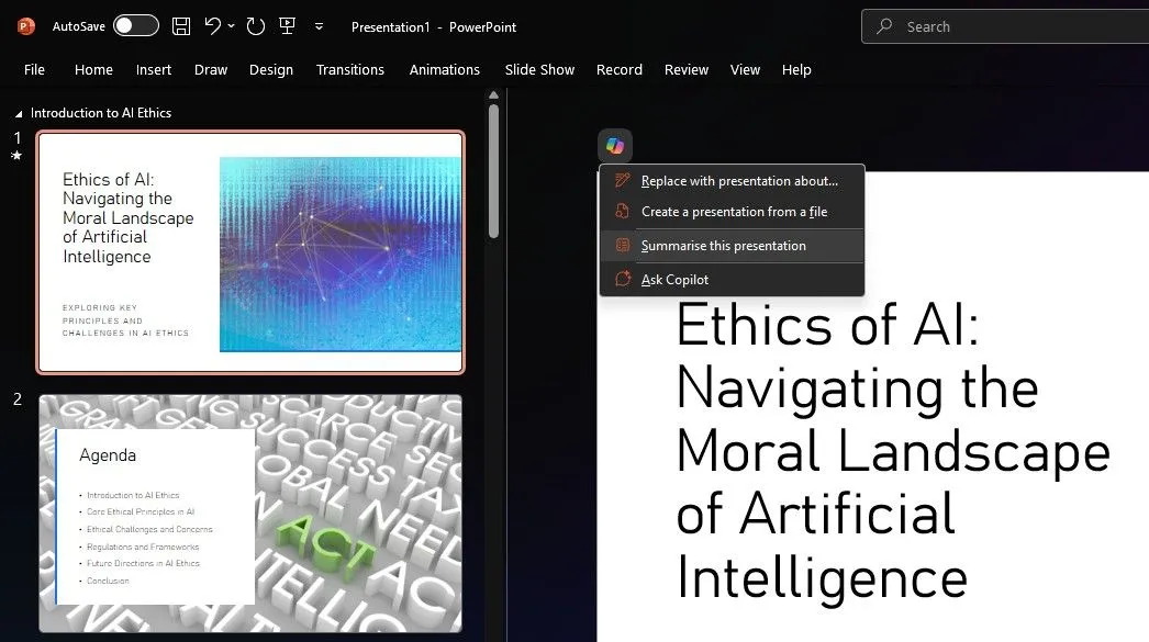Màn hình Copilot trong PowerPoint hiển thị bản tóm tắt các điểm chính từ một bài thuyết trình dài