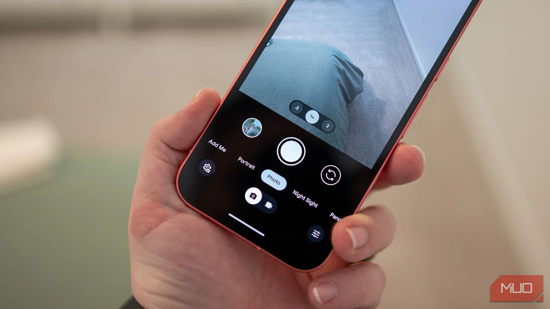 Màn hình điều khiển camera trên Google Pixel 9a, minh họa các tùy chọn chụp và chỉnh sửa ảnh AI.