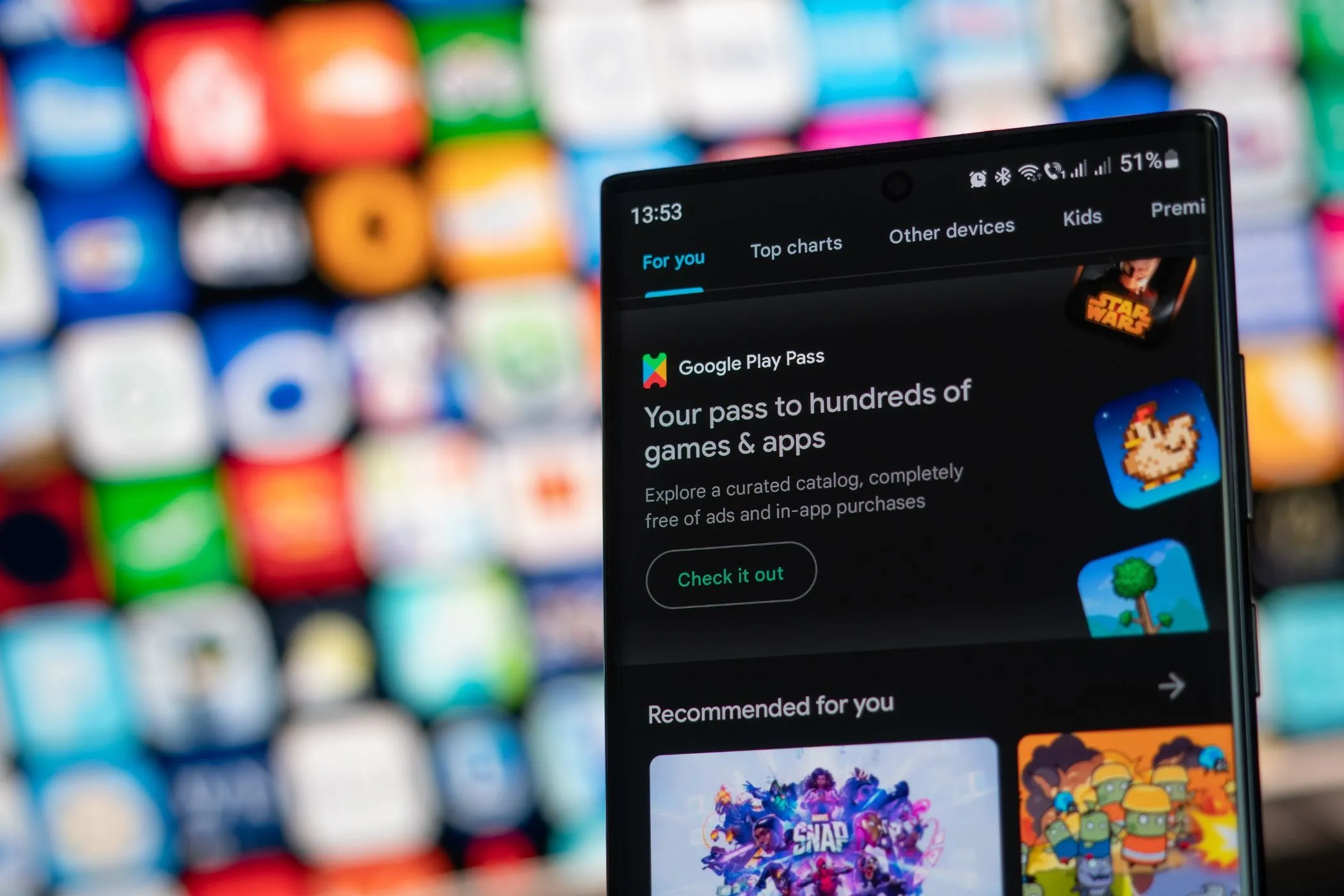 Màn hình hiển thị gói ưu đãi Google Play Pass trên điện thoại