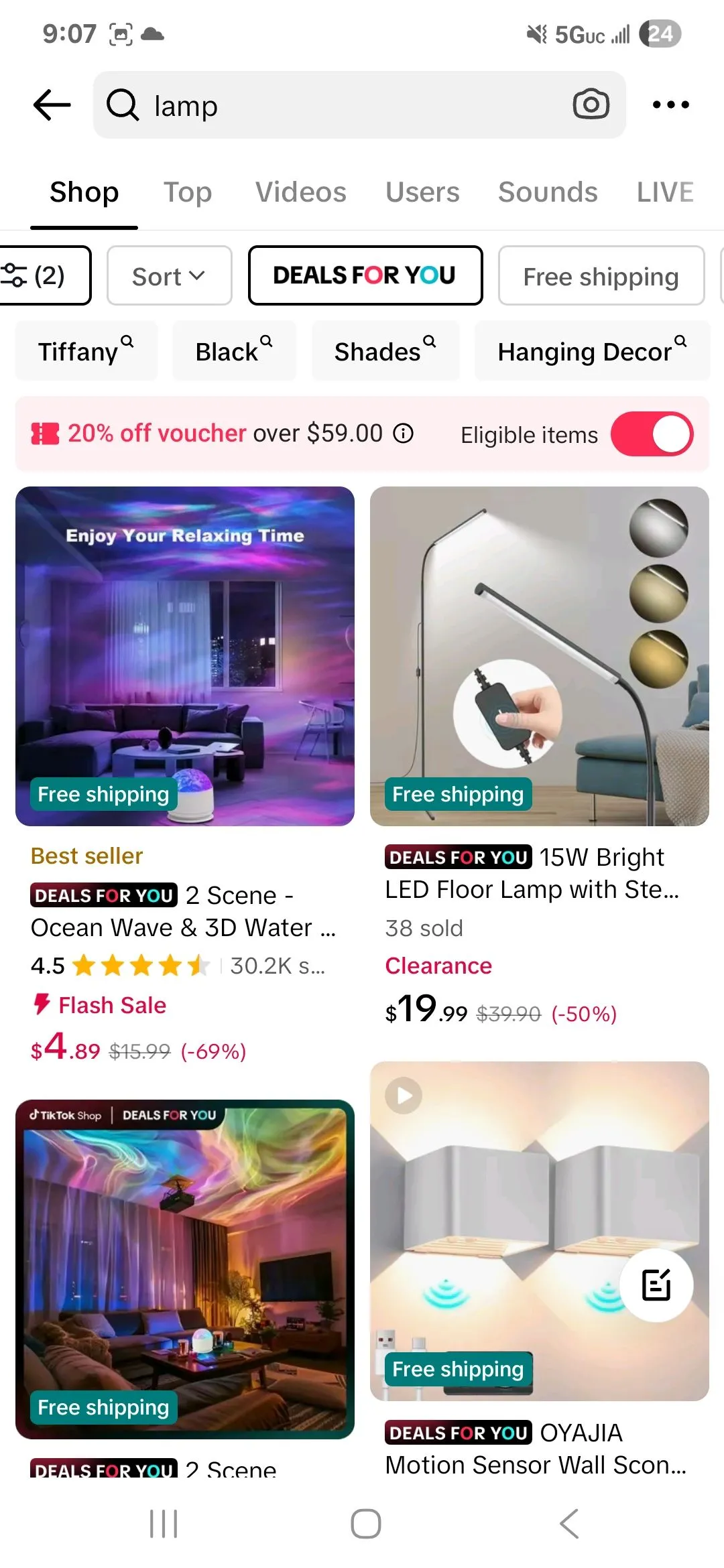 Màn hình hiển thị một ưu đãi Flash Sale trên TikTok Shop với mức giảm giá hấp dẫn, thể hiện cảnh báo về các giao dịch quá tốt để là thật.