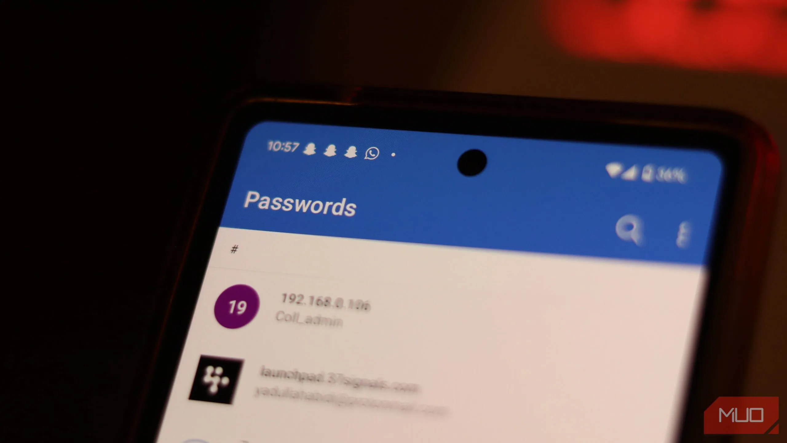Màn hình hiển thị phần quản lý mật khẩu trong ứng dụng Microsoft Authenticator, cho thấy các tùy chọn lưu và tự động điền mật khẩu.