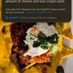 Màn hình iPhone 15 Pro hiển thị tính năng Visual Intelligence đang phân tích món ăn để ước tính lượng calo.