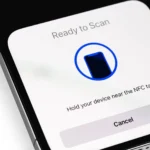 Màn hình iPhone hiển thị thông báo khi chạm vào thẻ NFC để kích hoạt tự động hóa
