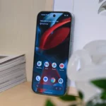 Màn hình khóa điện thoại Android Pixel 9 Pro hiển thị thông báo yêu cầu mở khóa bằng PIN để truy cập dữ liệu