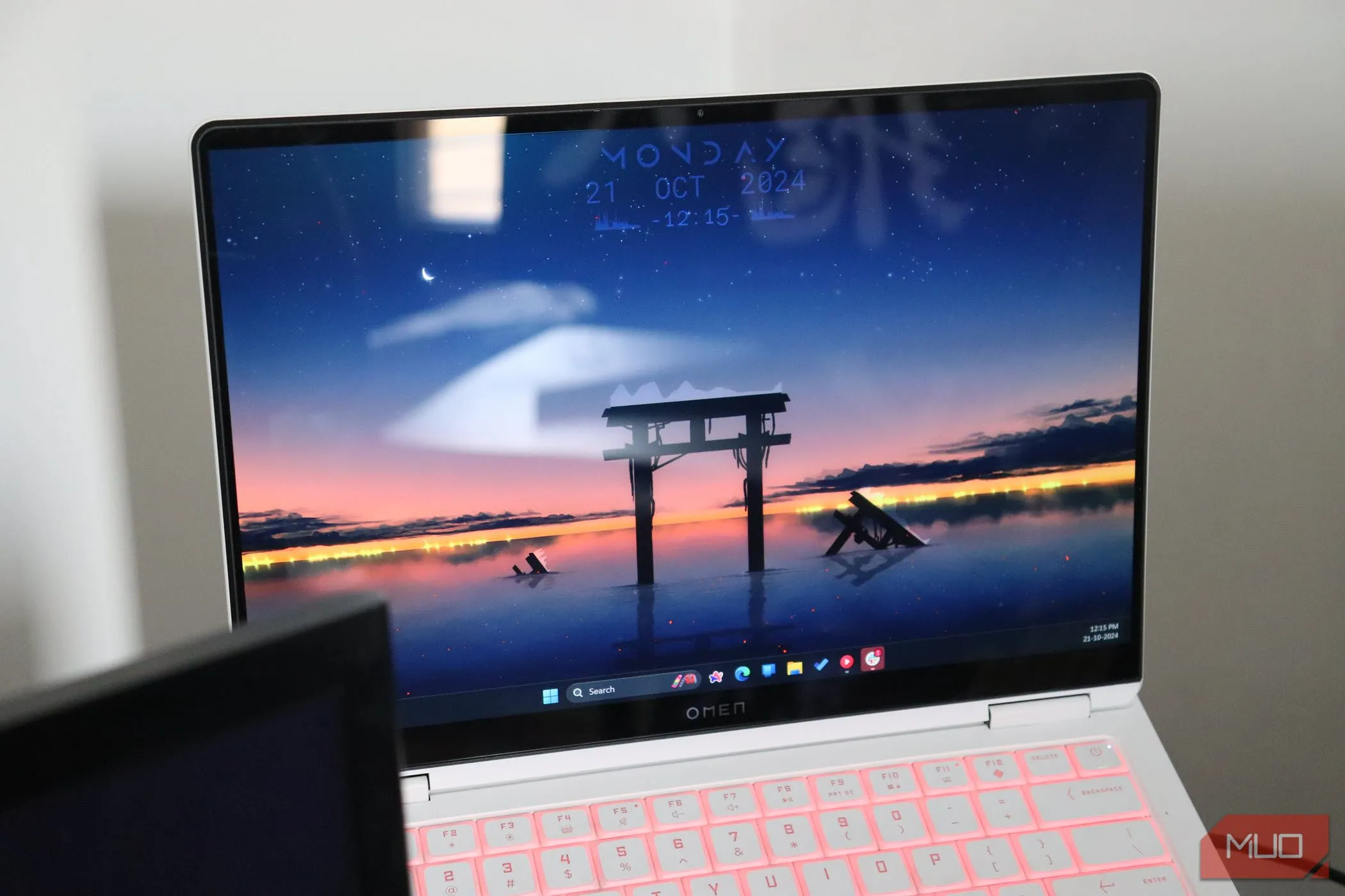 Màn hình laptop HP Omen Transcend 14 với góc nhìn rộng, màu sắc trung thực