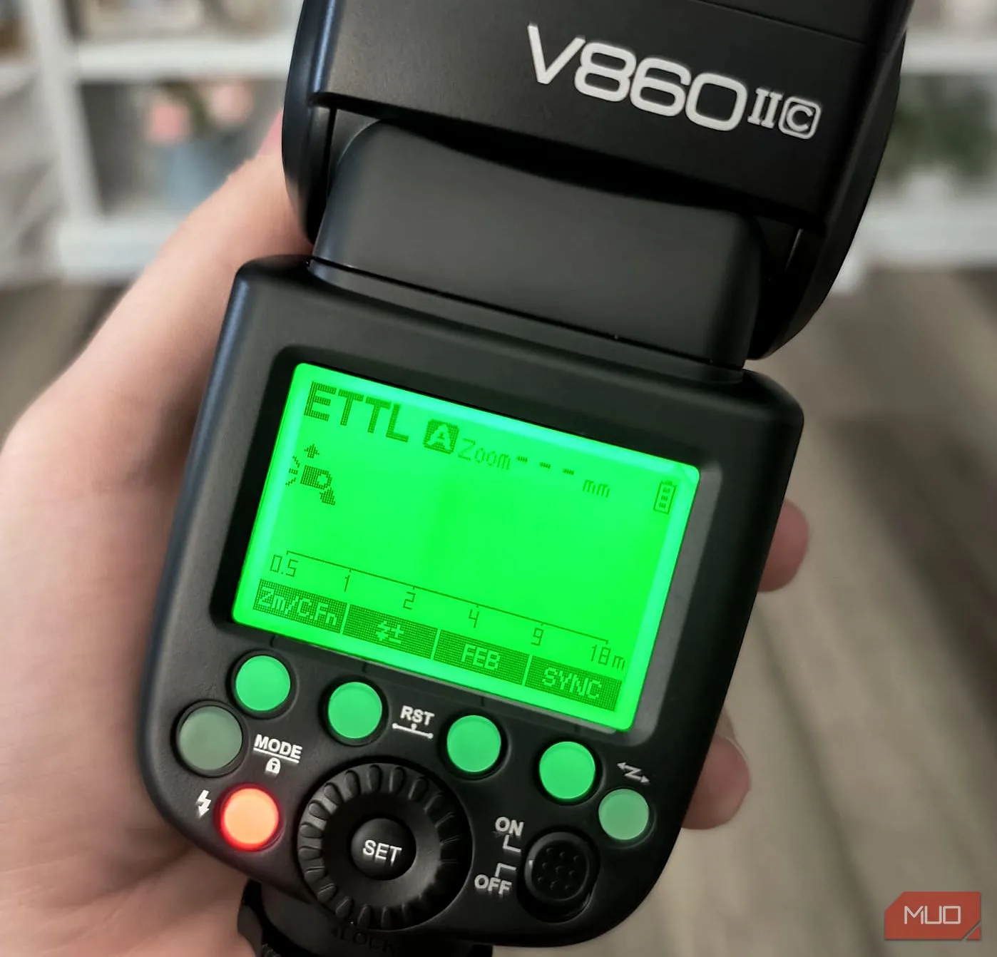 Màn hình LCD hiển thị cài đặt của đèn flash Godox V860II