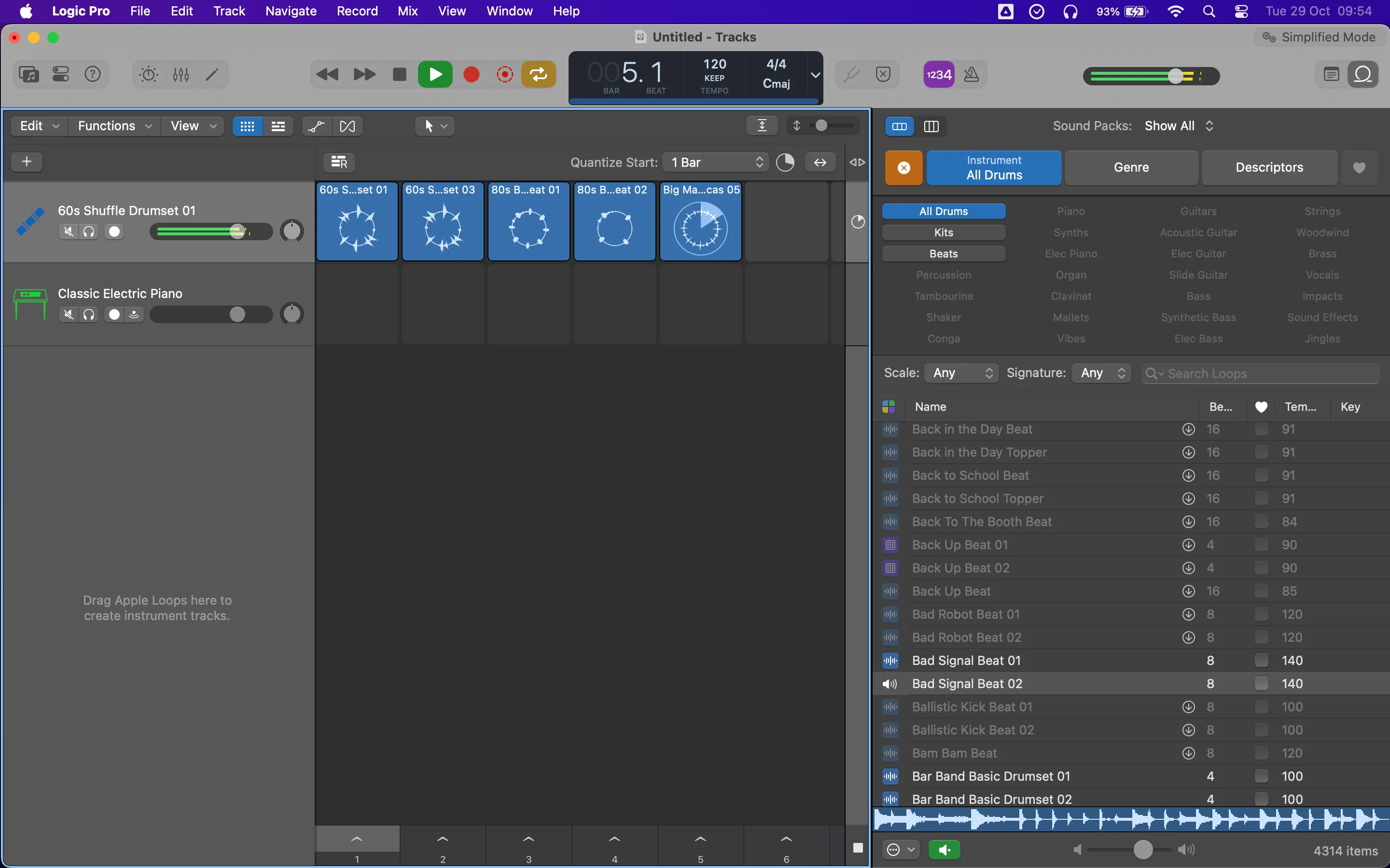 Màn hình Logic Pro hiển thị giao diện làm việc với các bản nhạc và công cụ sản xuất âm thanh, chứng minh khả năng của phần mềm độc quyền Mac.