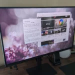 Màn hình Samsung DeX trên máy tính với thanh tác vụ ẩn, minh họa không gian làm việc tối giản và tập trung.