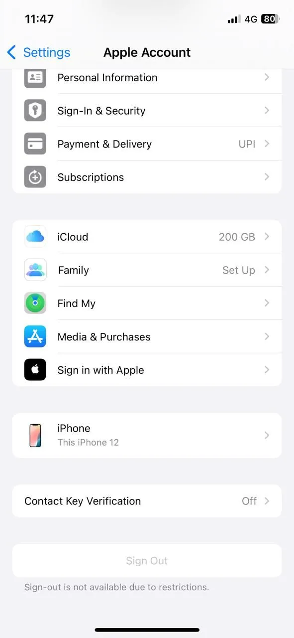 Màn hình tài khoản Apple ID trên iPhone, hiển thị các dịch vụ iCloud