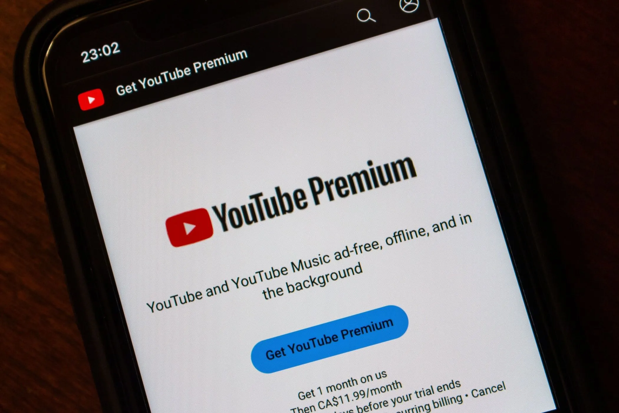 Màn hình thông tin gói YouTube Premium trên iPhone sau khi đăng ký thành công.