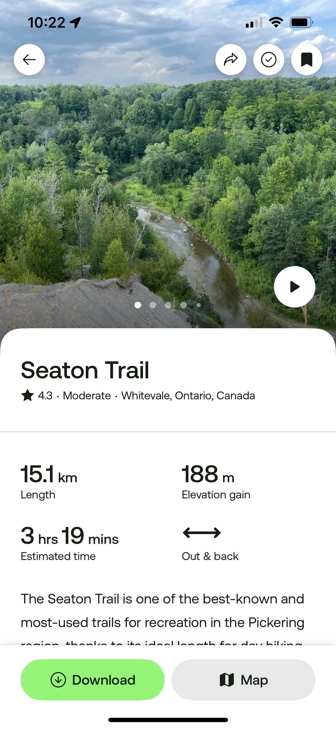 Màn hình ứng dụng AllTrails hiển thị bản đồ đường mòn với định vị GPS, giúp người dùng theo dõi vị trí khi đi bộ.