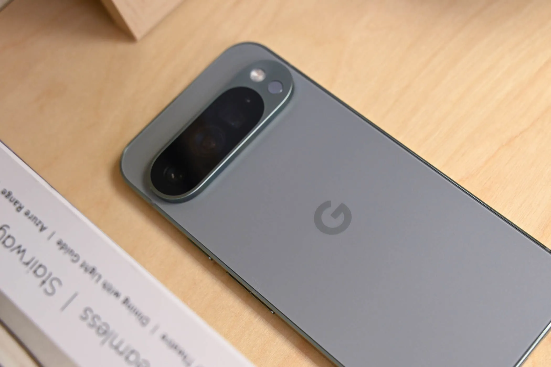 Mặt lưng của Google Pixel 9 Pro