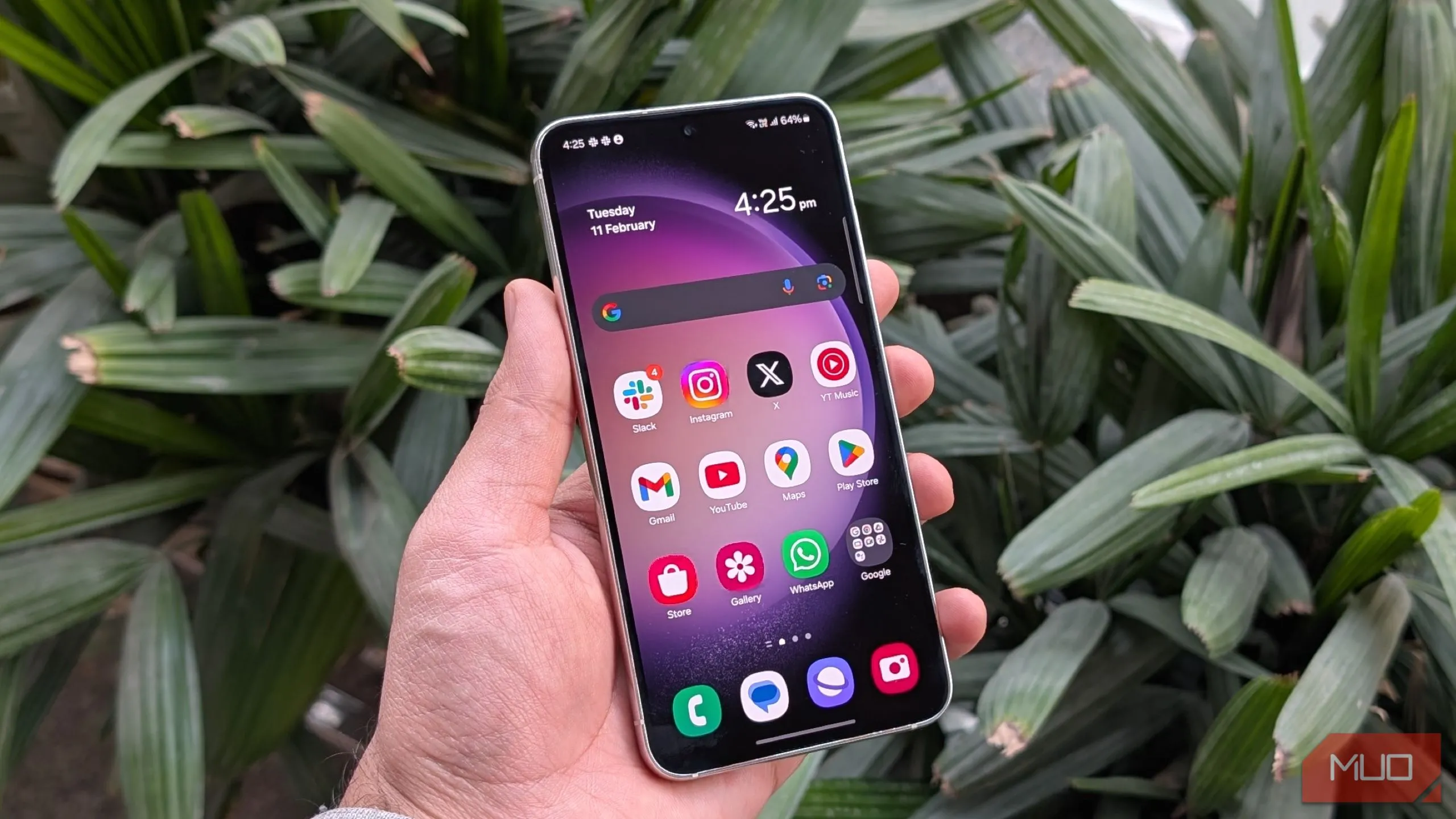 Mặt lưng điện thoại Galaxy S23 với thiết kế camera đặc trưng, tượng trưng cho hiệu năng ổn định