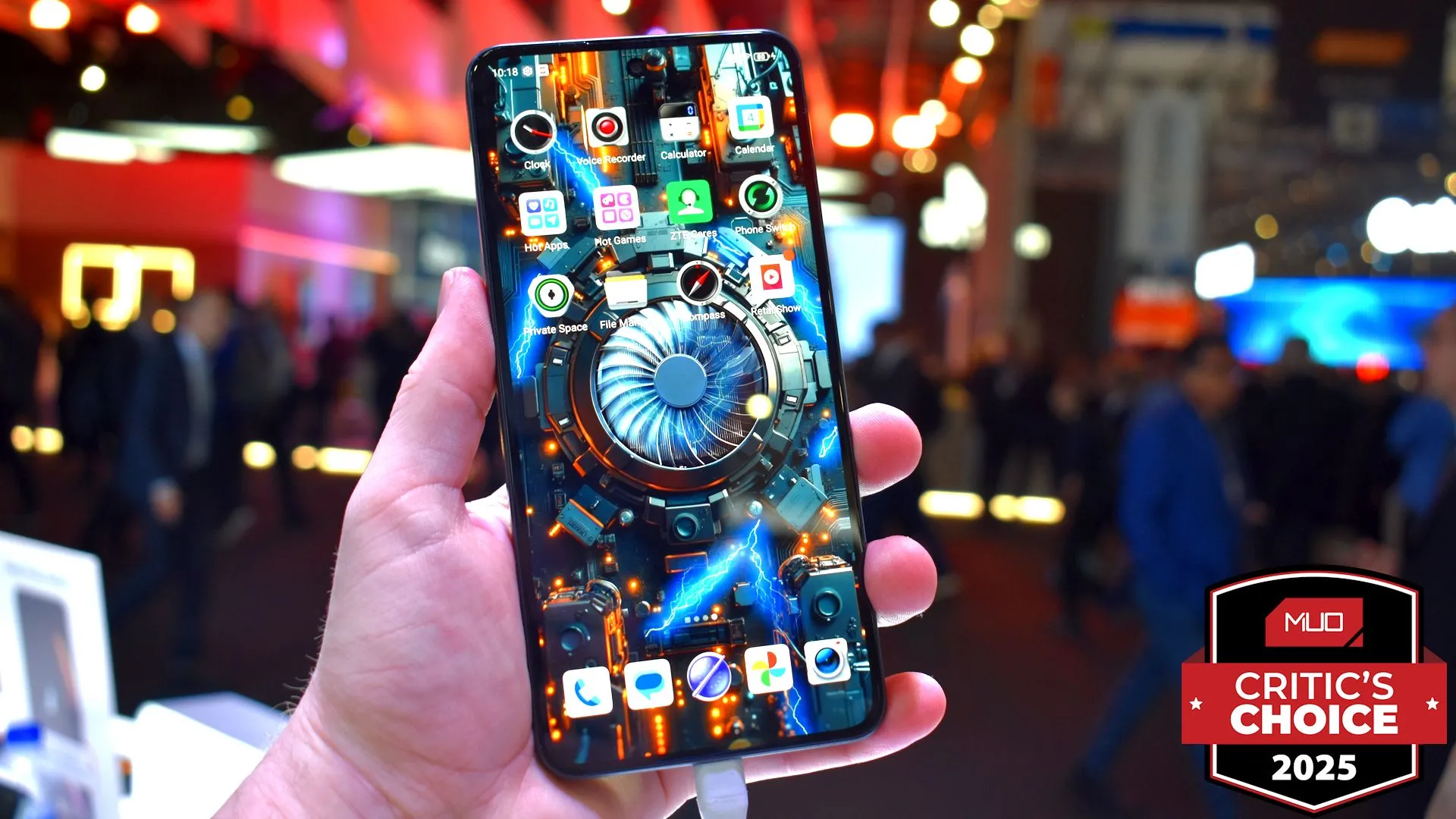 Mặt trước điện thoại gaming Nubia Neo 3 GT 5G tại MWC 2025 nhận giải thưởng.