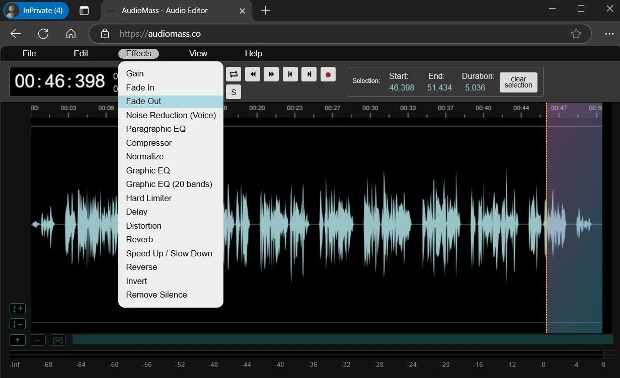 Menu hiệu ứng của AudioMass hiển thị tùy chọn Fade Out trong trình chỉnh sửa âm thanh trực tuyến.