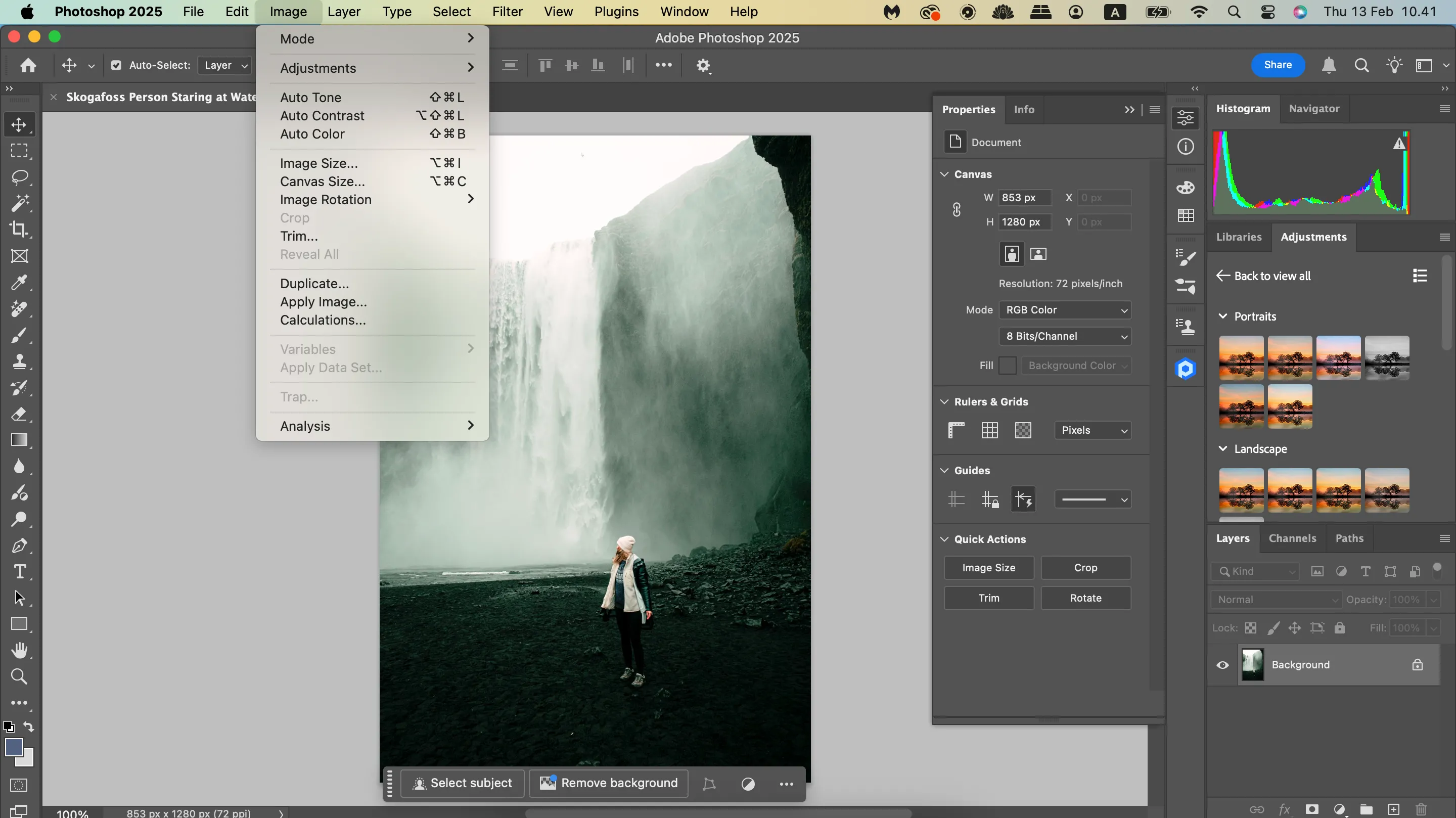 Menu thả xuống hiển thị các tùy chọn tự động cải thiện ảnh trong Adobe Photoshop.